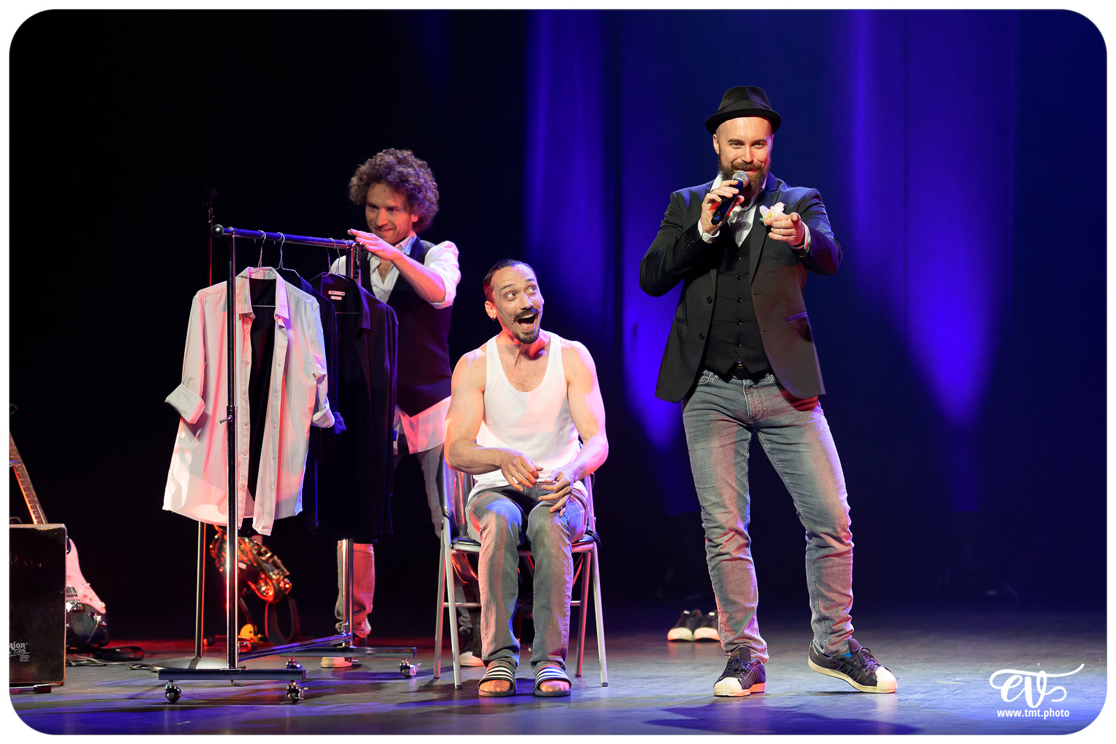 THE SHOW (LES TRIDICULOUS)